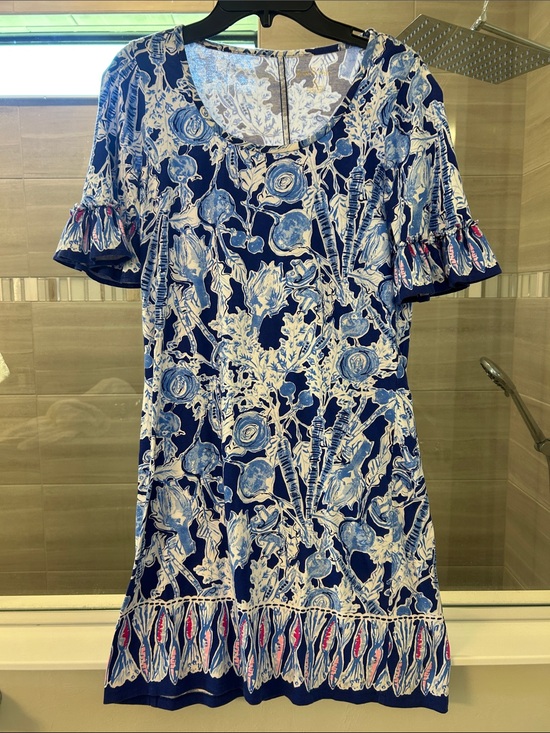 Lilly Pulitzer Dresses & Skirts - Lilly Pulitzer Navy & White Floral Top